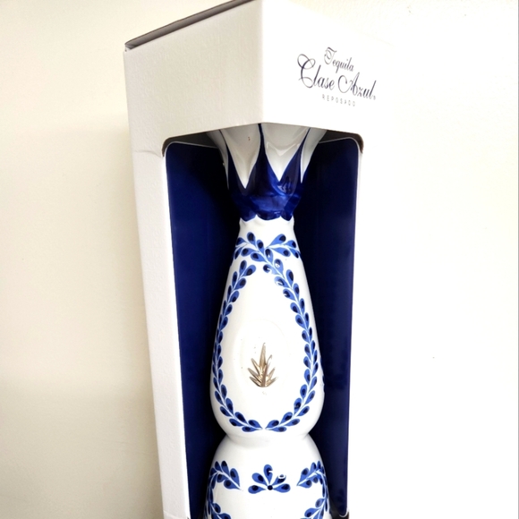 Beautiful Hand Painted Decorative Clase Casa Azul Ceramic Tequila Bottle… - Picture 3 of 6